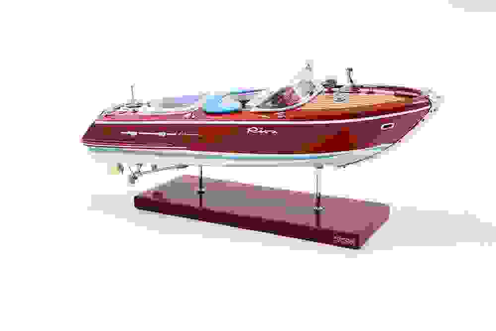 KIADE Model Boat RIVA Aquarama Special 1:35 Scale