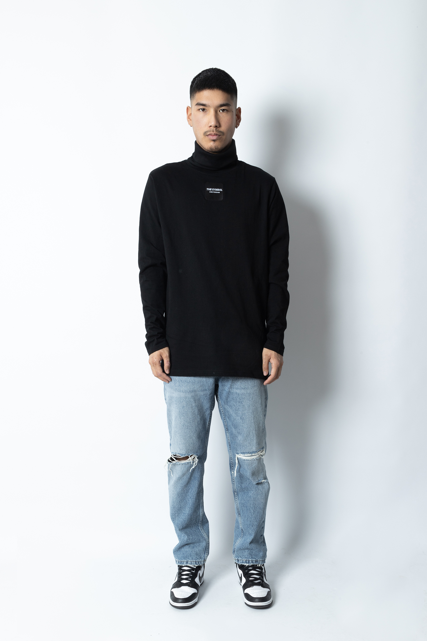 THE SYMBOL Outside Label Logo Turtleneck Black