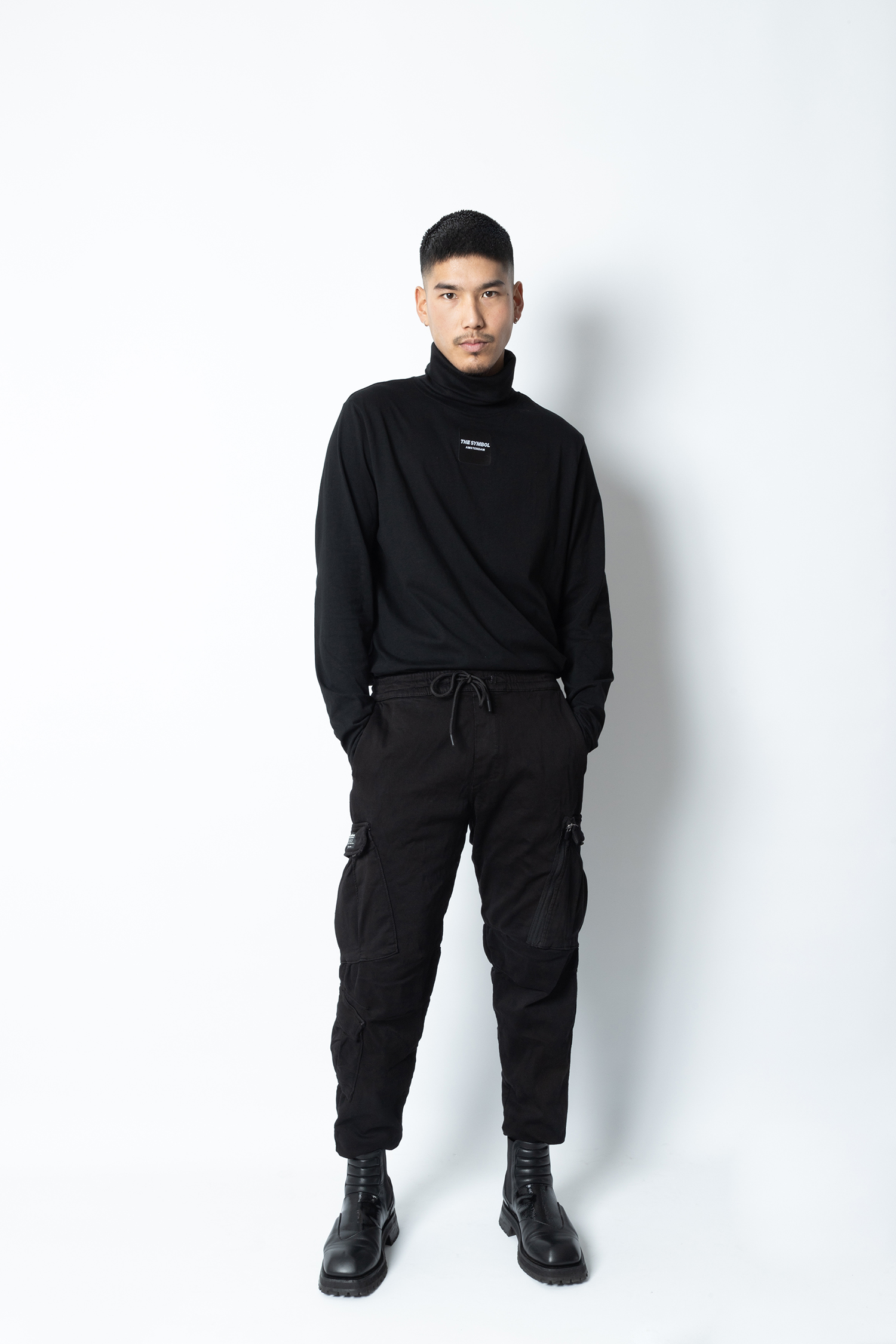 THE SYMBOL Outside Label Logo Turtleneck Black