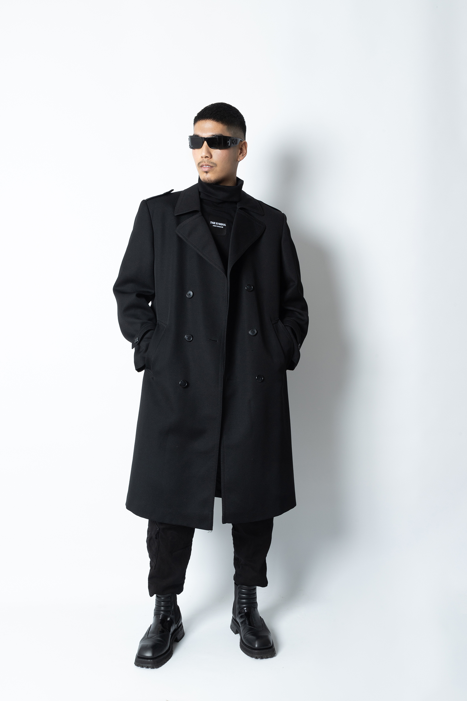 THE SYMBOL Outside Label Logo Turtleneck Black