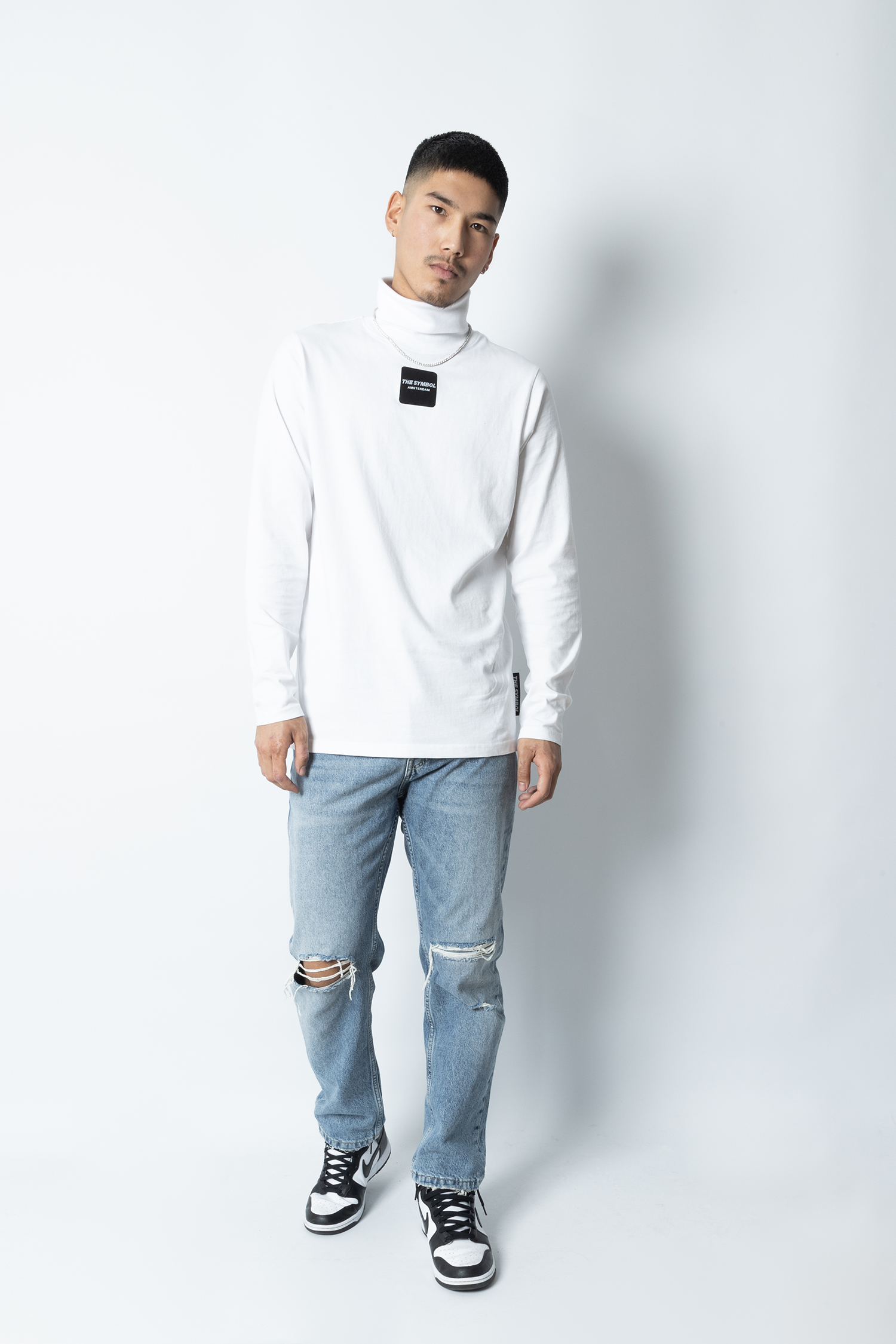 THE SYMBOL Outside Label Logo Turtleneck White