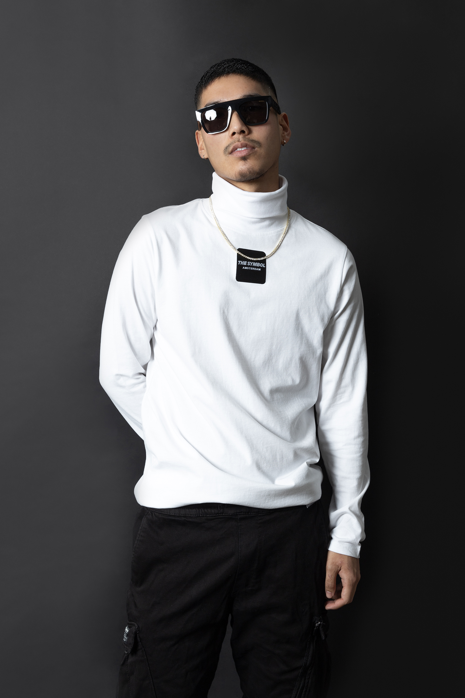 THE SYMBOL Outside Label Logo Turtleneck White