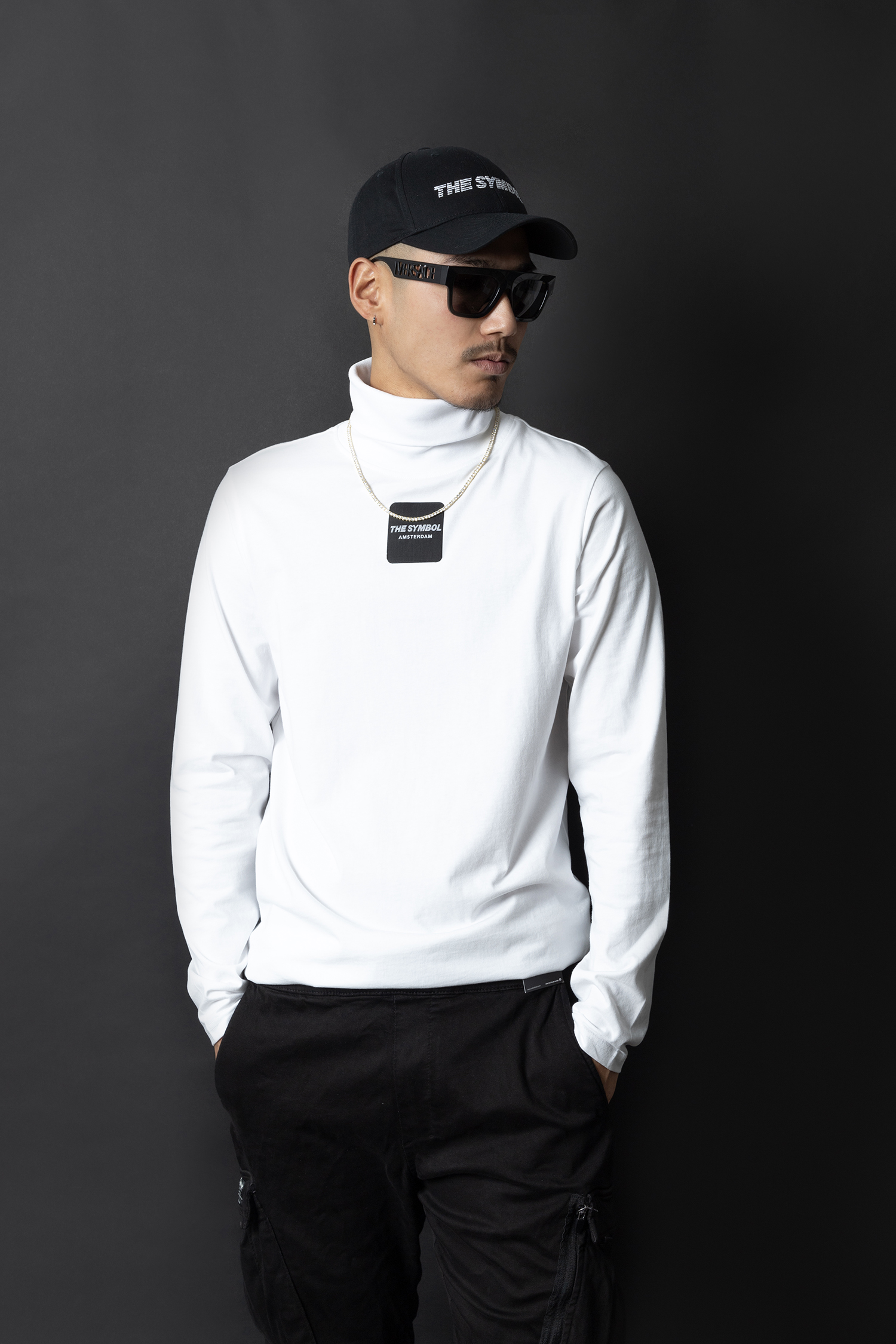 THE SYMBOL Outside Label Logo Turtleneck White
