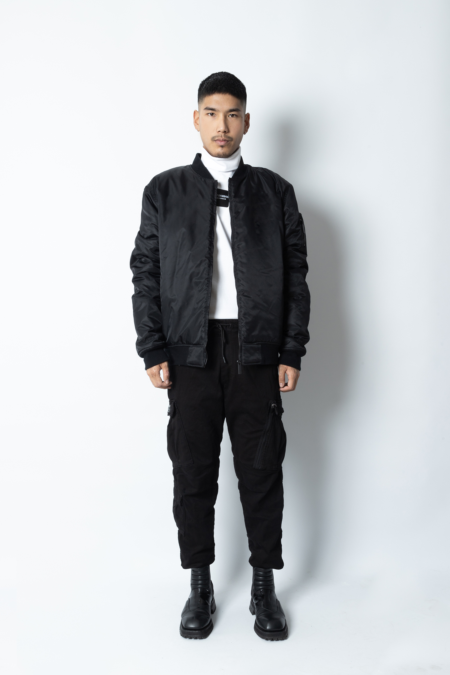 THE SYMBOL Outside Label Logo Turtleneck White