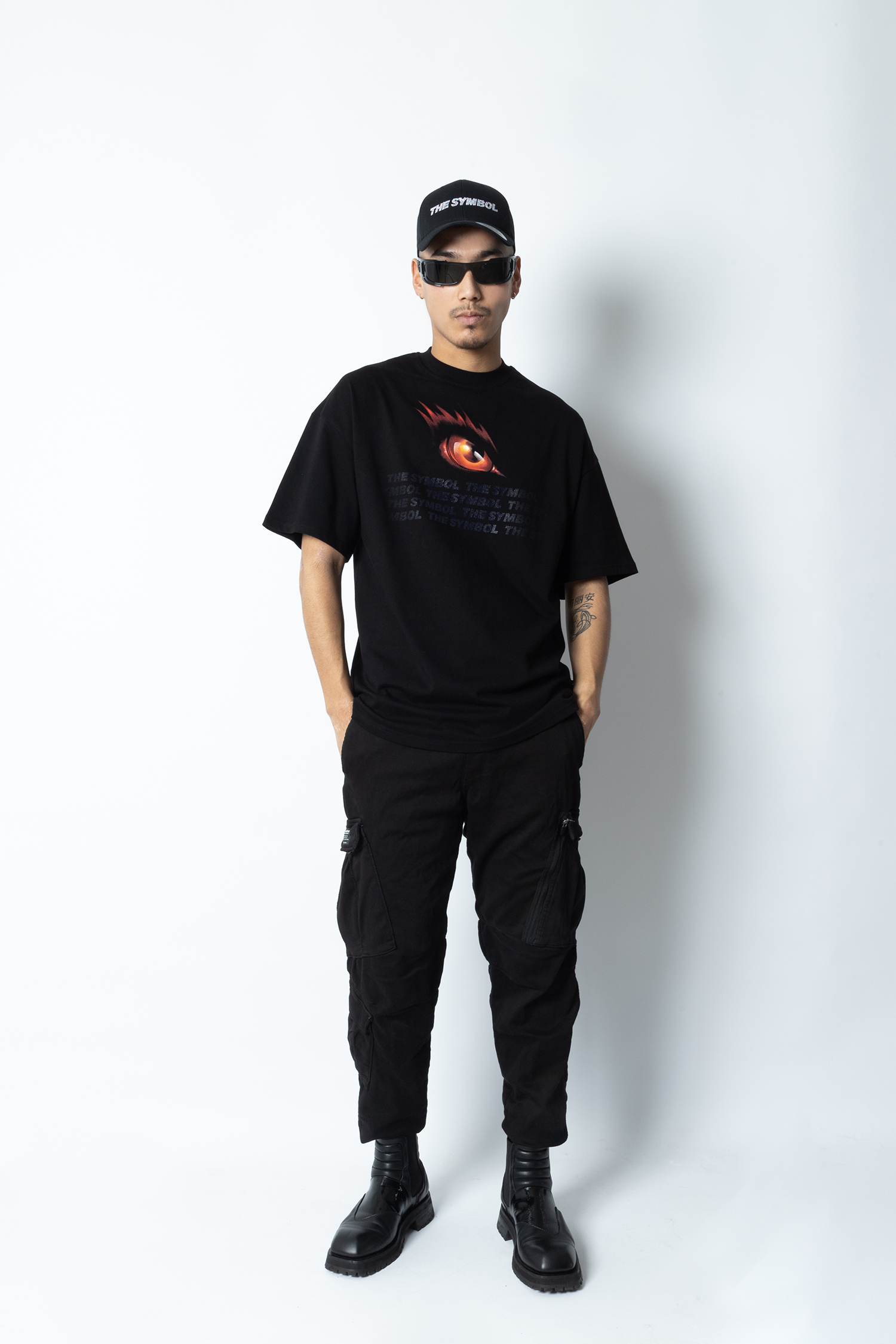 THE SYMBOL Fantasy Eye UV Blacklight Oversized T Shirt Black