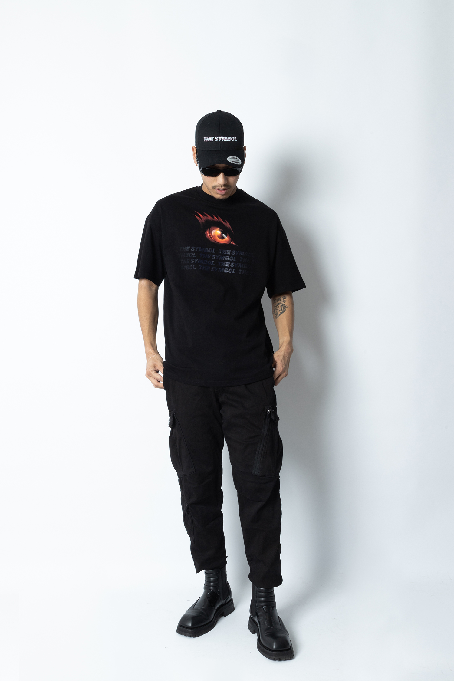 THE SYMBOL Fantasy Eye UV Blacklight Oversized T Shirt Black