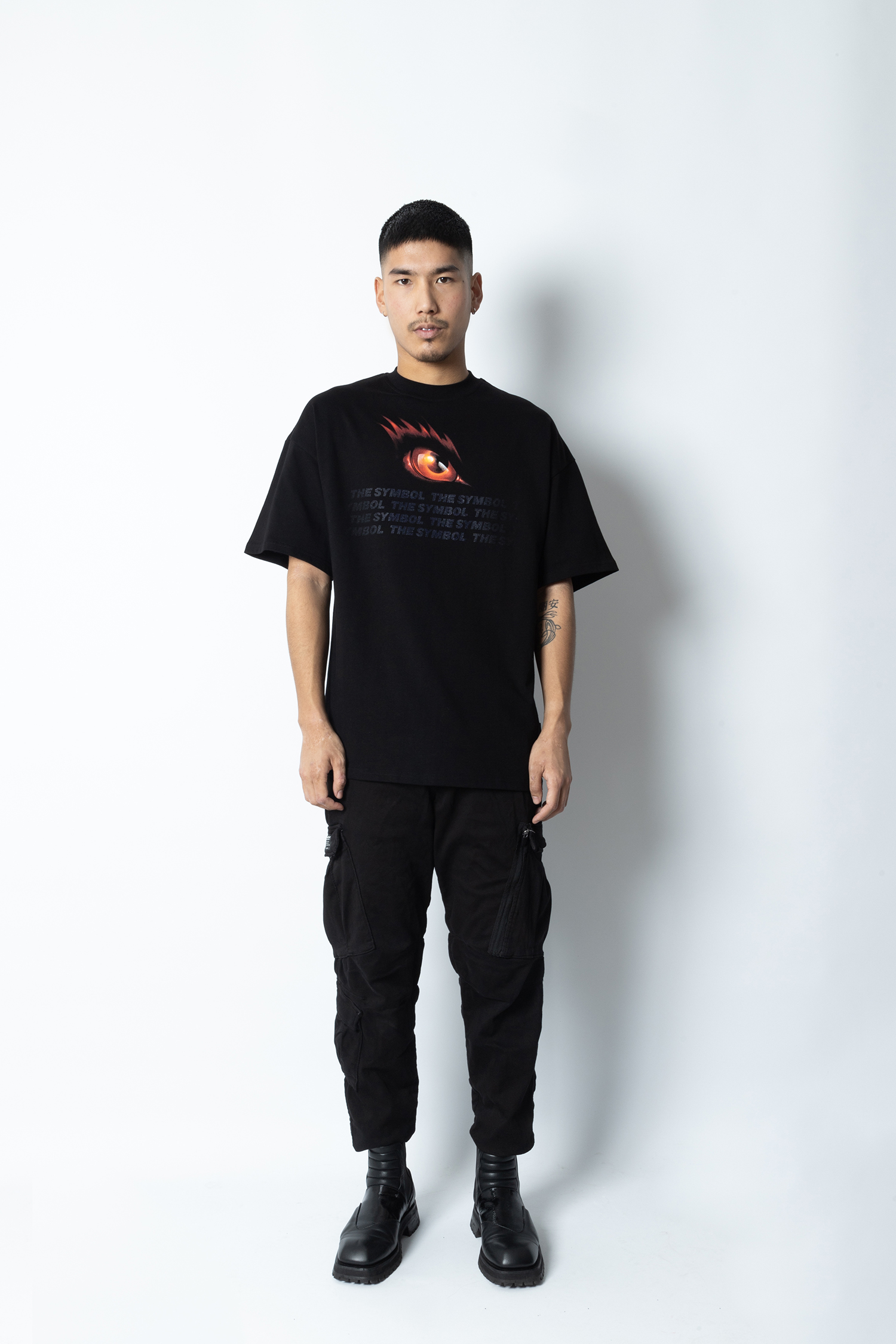 THE SYMBOL Fantasy Eye UV Blacklight Oversized T Shirt Black