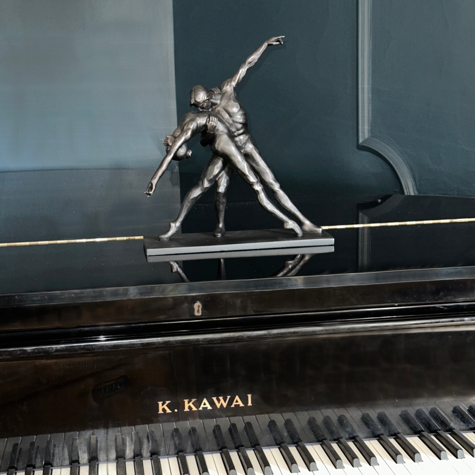 Strictly Modern Dancers Sculpture MDB753