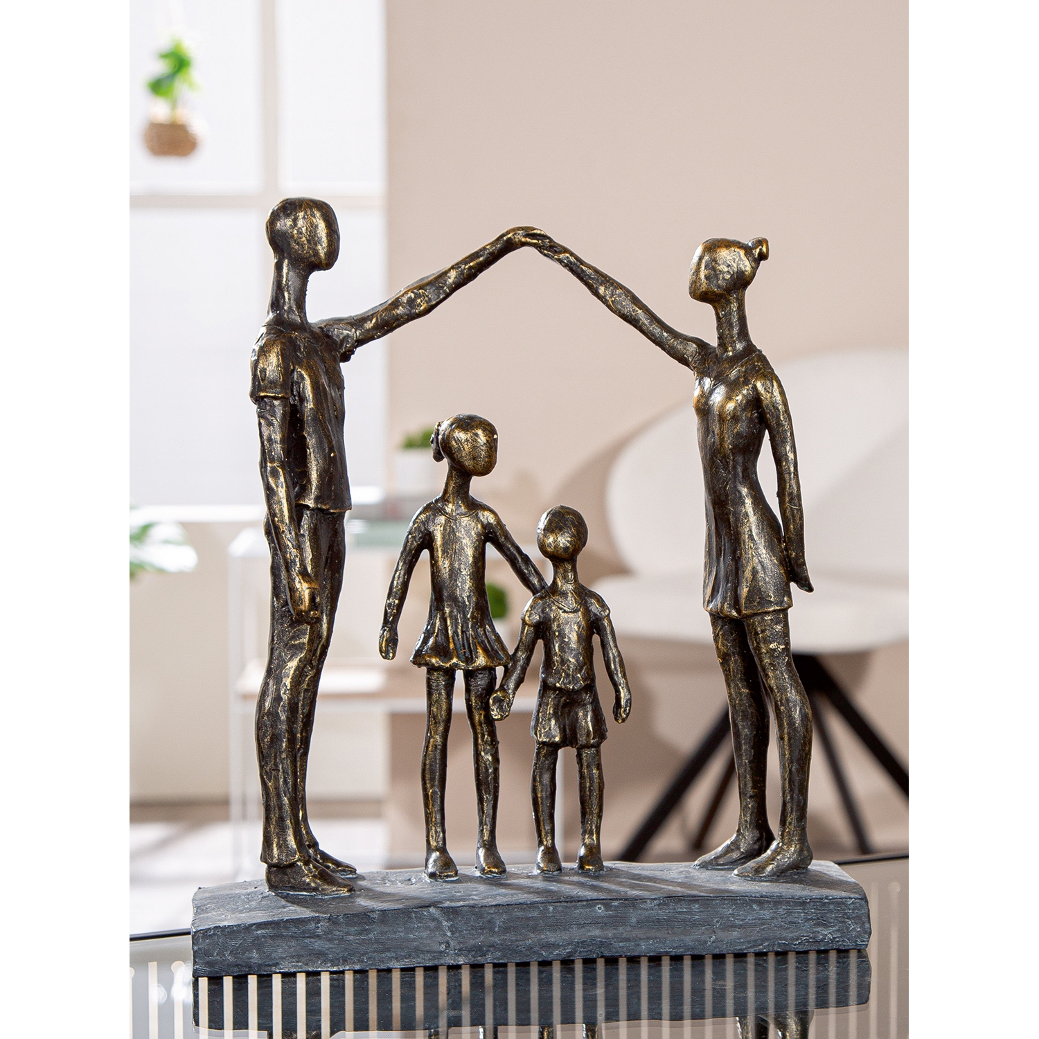 Protecting Family Sculpture 30cm 37673